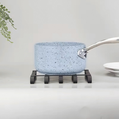 Trivet métallique haut de gamme de forme carrée recouverte de poudre noire pour la maison décorative
